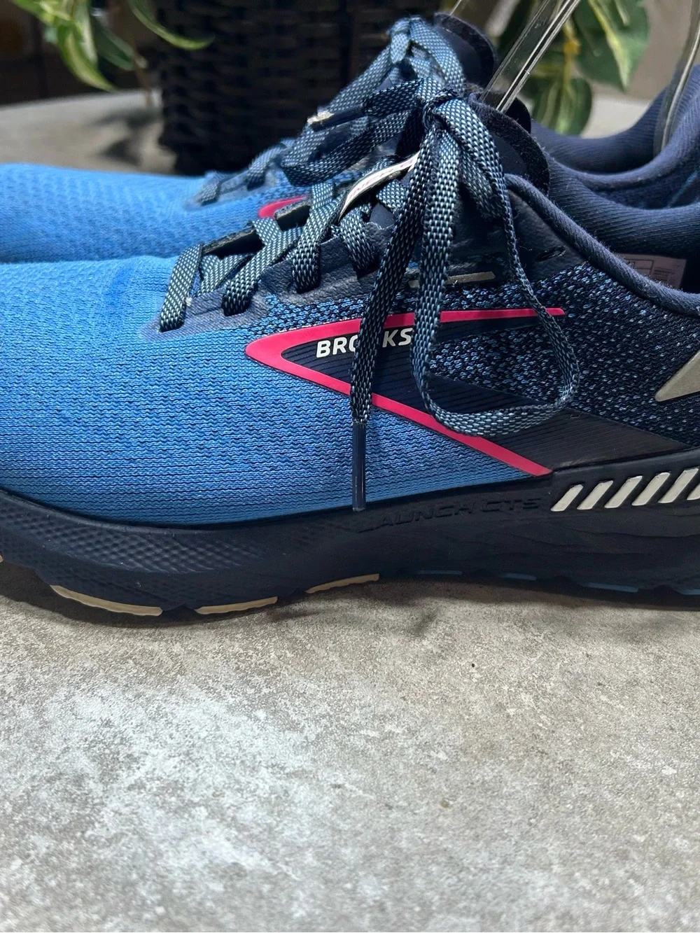 Brooks Launch GTS 10 Women’s Size 8 B Sneaker Shoes Athletic Running Blue, Pink